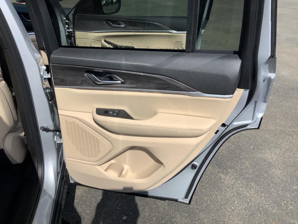 new 2025 Jeep Grand Cherokee car, priced at $47,495