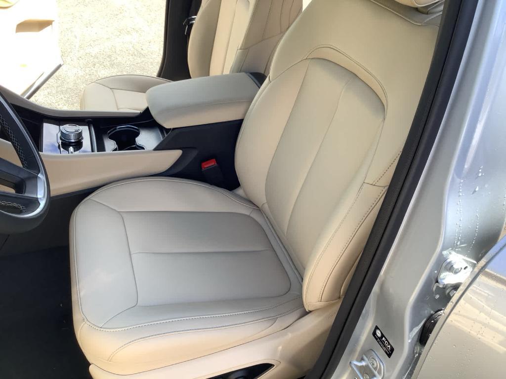 new 2025 Jeep Grand Cherokee car, priced at $47,495