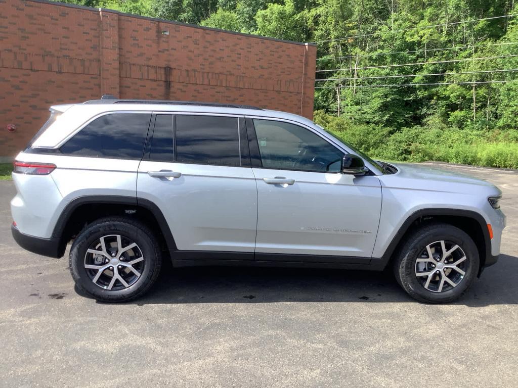new 2025 Jeep Grand Cherokee car, priced at $47,495