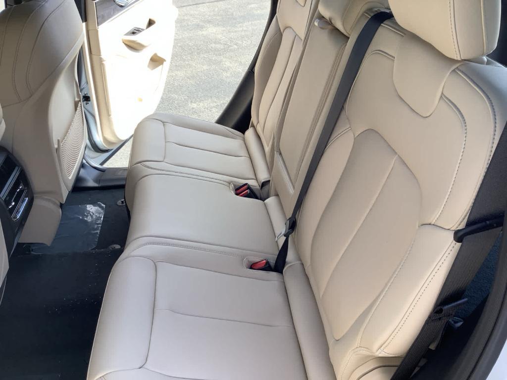 new 2025 Jeep Grand Cherokee car, priced at $47,495