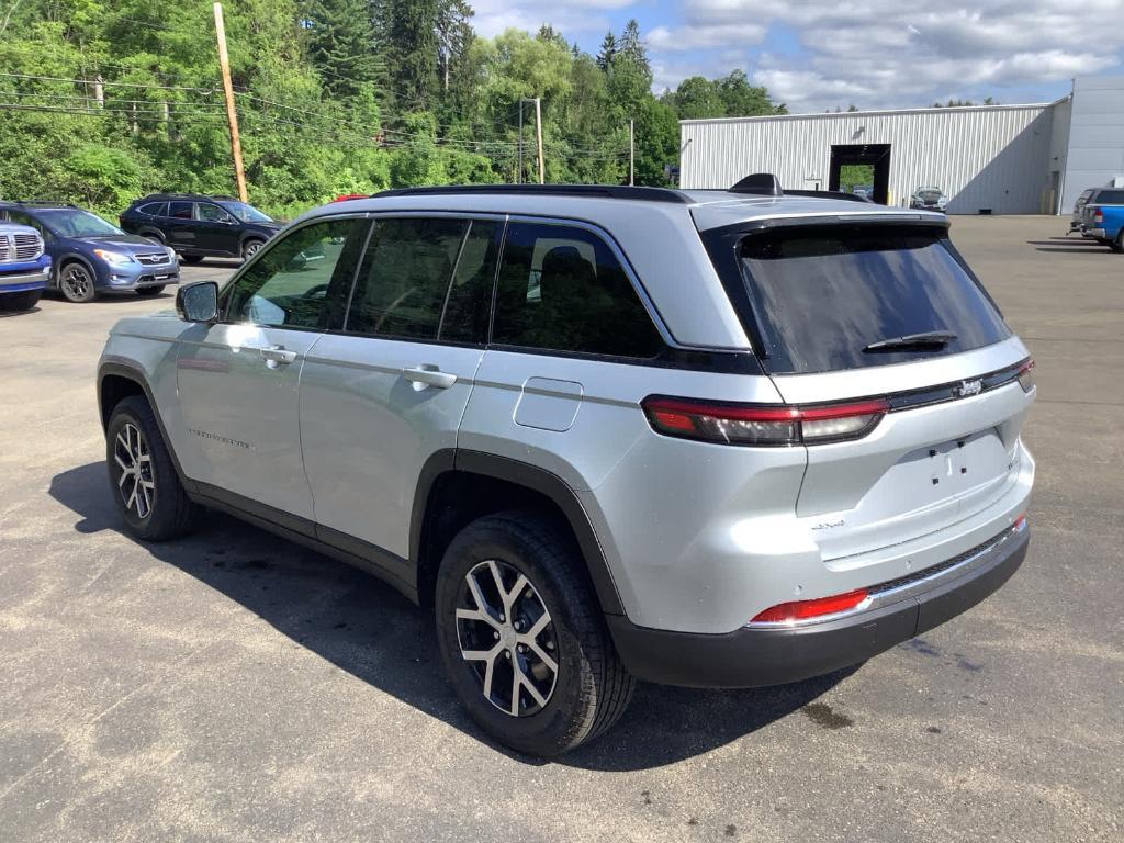 new 2025 Jeep Grand Cherokee car, priced at $47,495