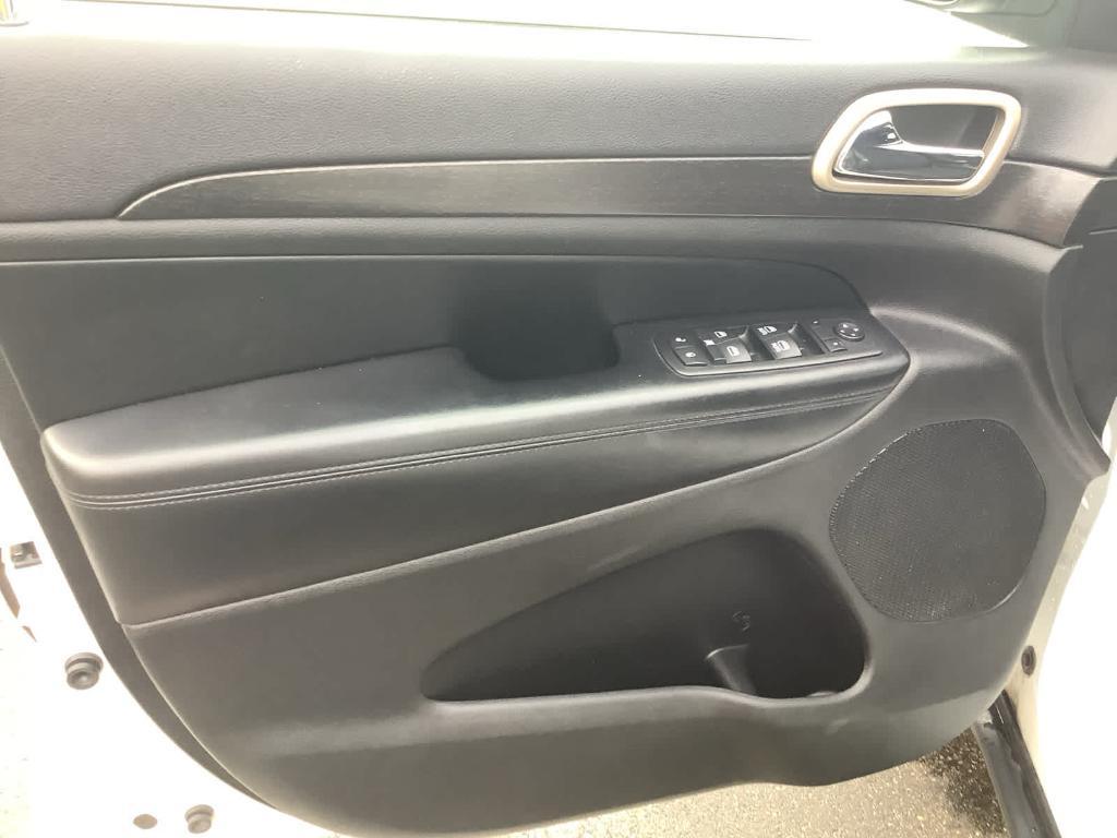 used 2014 Jeep Grand Cherokee car, priced at $11,797