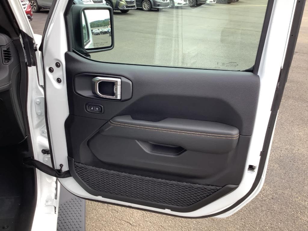 new 2025 Jeep Wrangler car, priced at $58,355