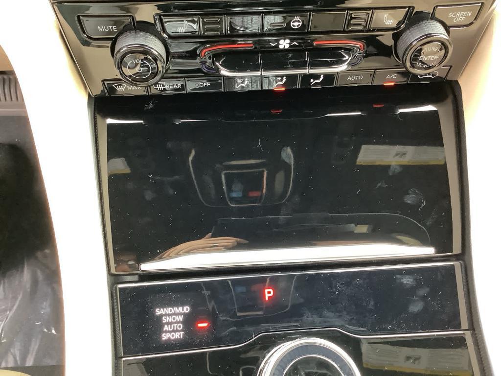 new 2025 Jeep Grand Cherokee car, priced at $47,495