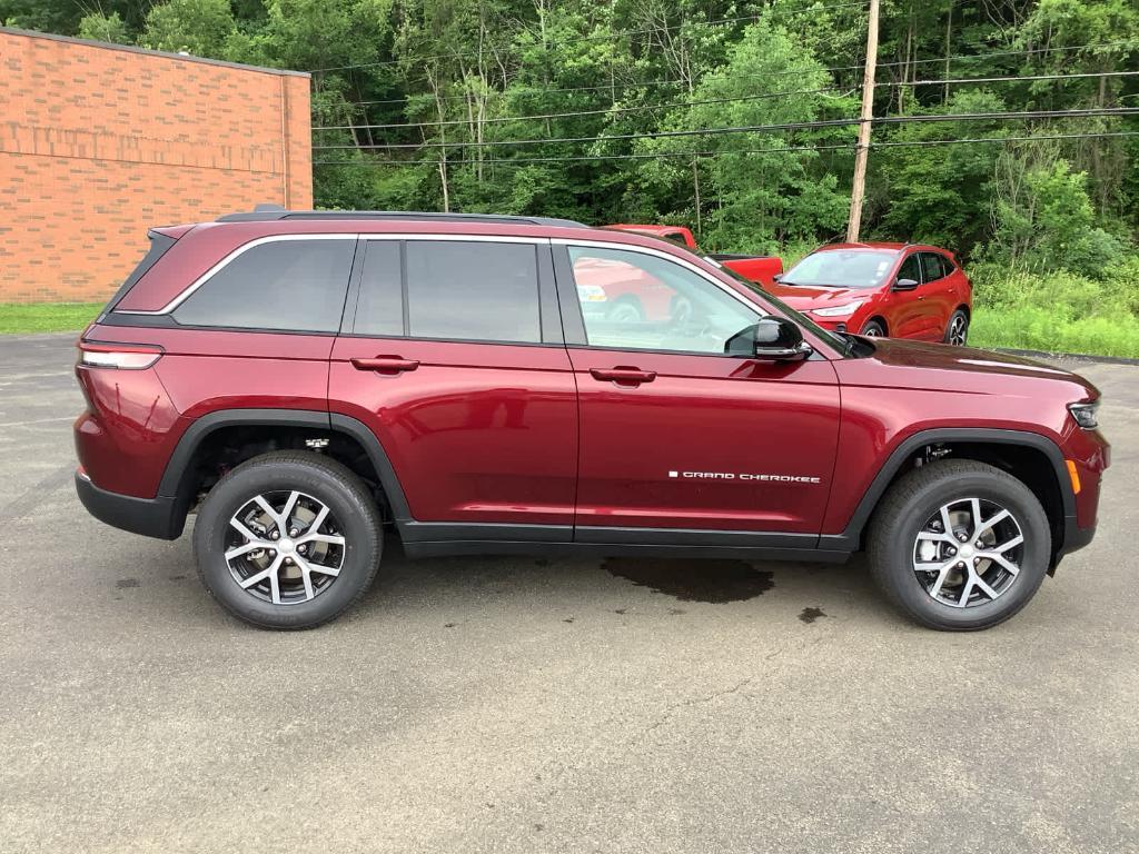 new 2025 Jeep Grand Cherokee car, priced at $47,495