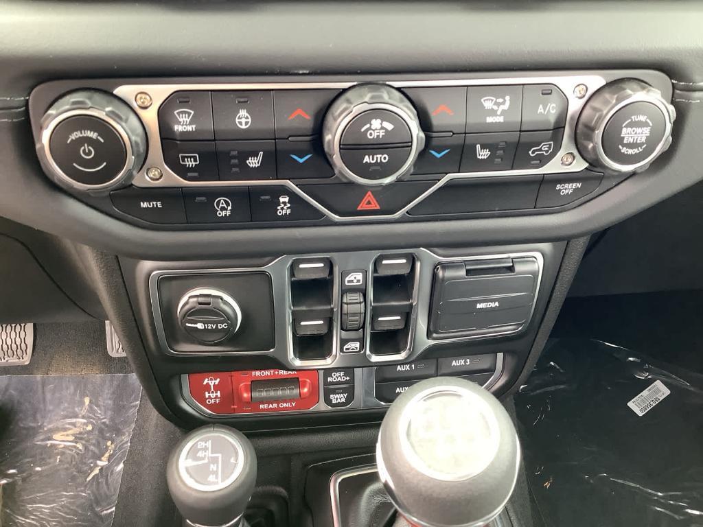 new 2025 Jeep Wrangler car, priced at $59,425