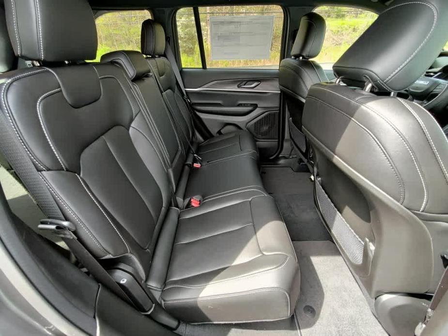 new 2024 Jeep Grand Cherokee car, priced at $50,295