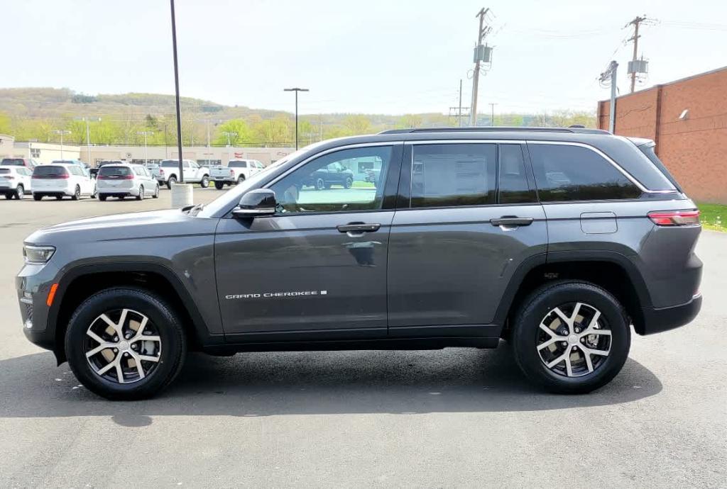 new 2024 Jeep Grand Cherokee car, priced at $50,295