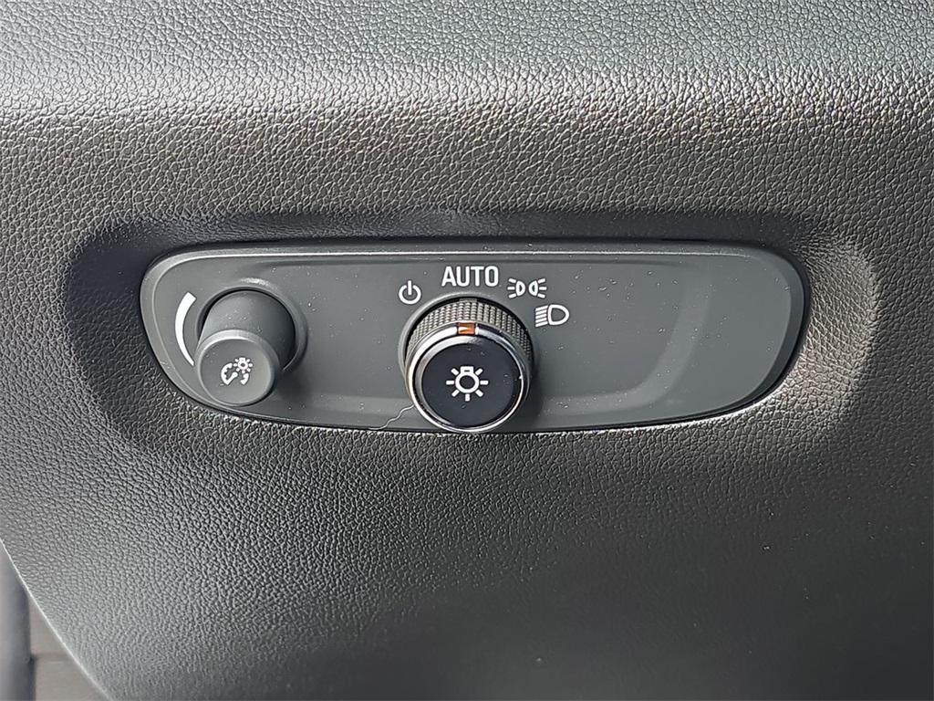 used 2023 Chevrolet Traverse car, priced at $29,324