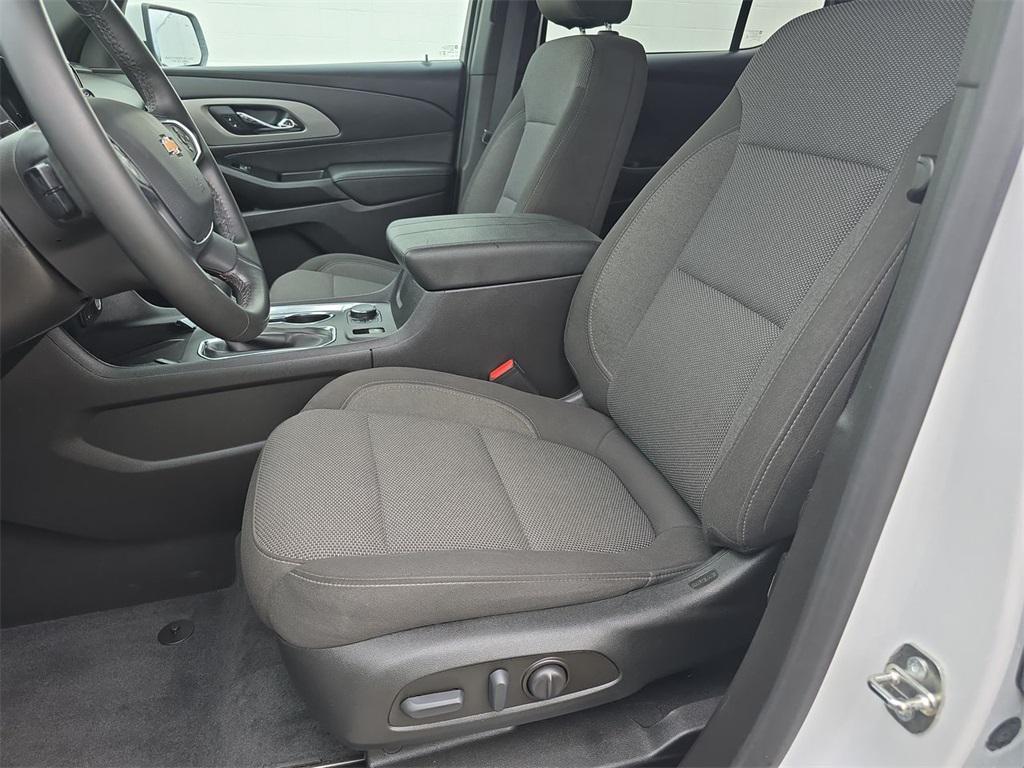 used 2023 Chevrolet Traverse car, priced at $29,324