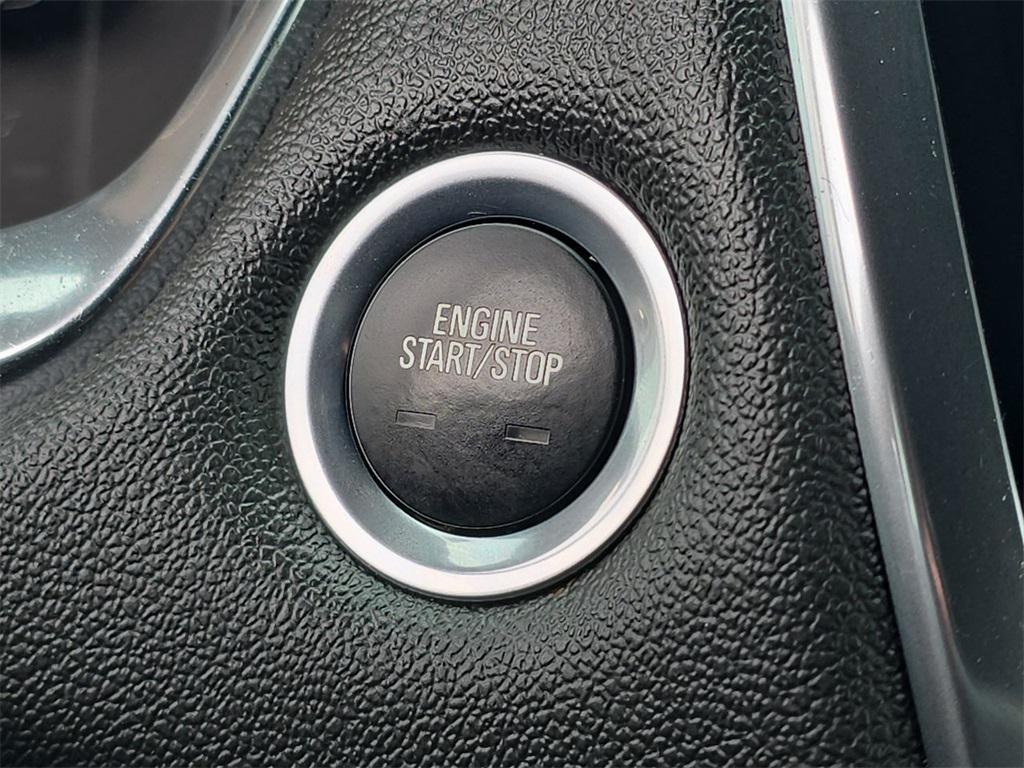 used 2023 Chevrolet Traverse car, priced at $29,324