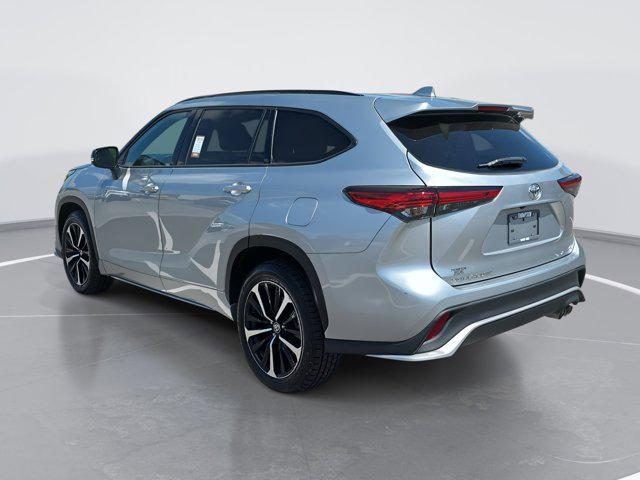 used 2021 Toyota Highlander car, priced at $37,995