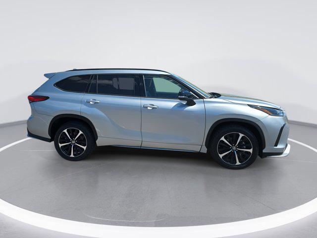 used 2021 Toyota Highlander car, priced at $37,995