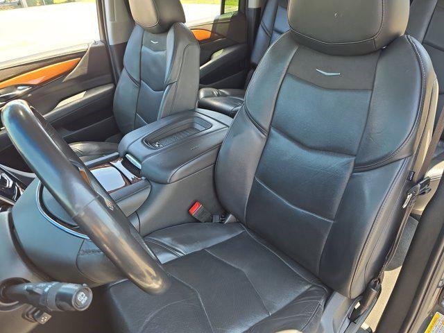 used 2020 Cadillac Escalade ESV car, priced at $30,919