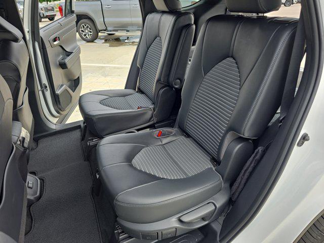 used 2022 Toyota Highlander car, priced at $37,126