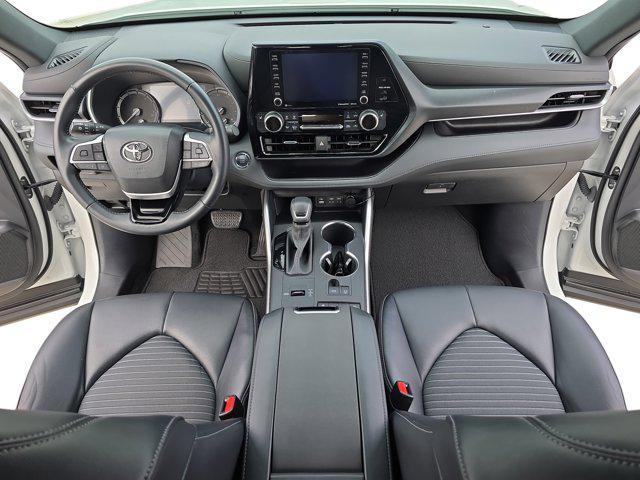 used 2022 Toyota Highlander car, priced at $37,126