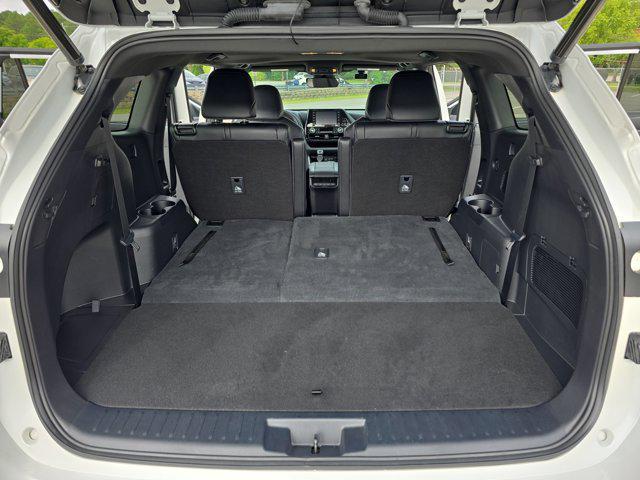 used 2022 Toyota Highlander car, priced at $37,126