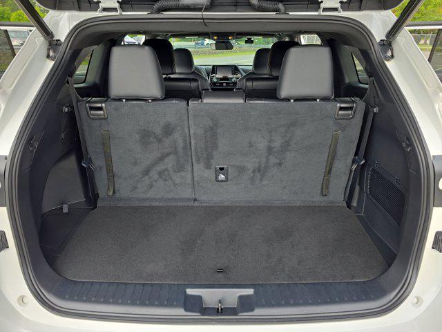 used 2022 Toyota Highlander car, priced at $37,126