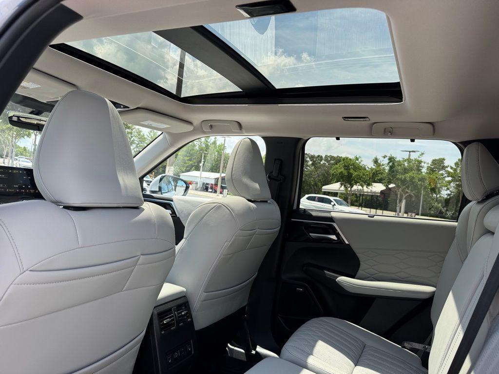 new 2025 Mitsubishi Outlander car, priced at $40,395
