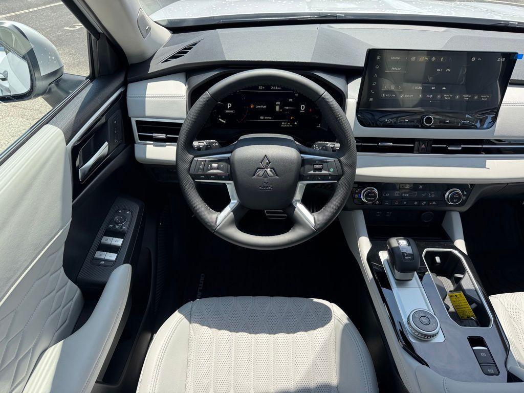 new 2025 Mitsubishi Outlander car, priced at $40,395