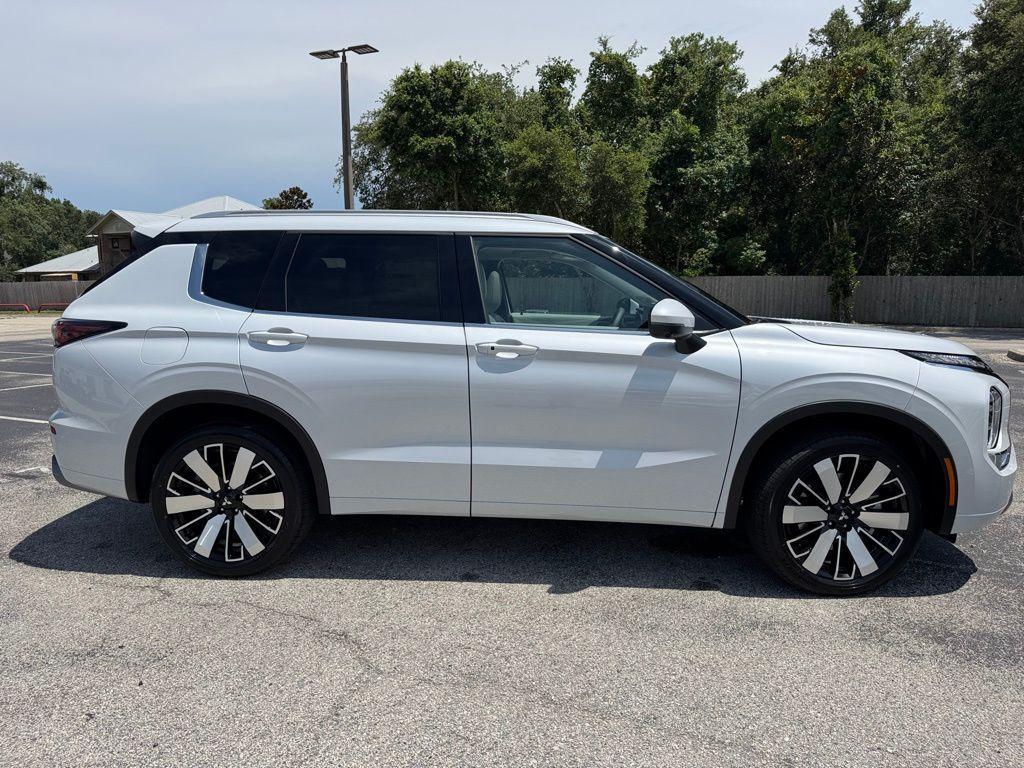 new 2025 Mitsubishi Outlander car, priced at $40,395