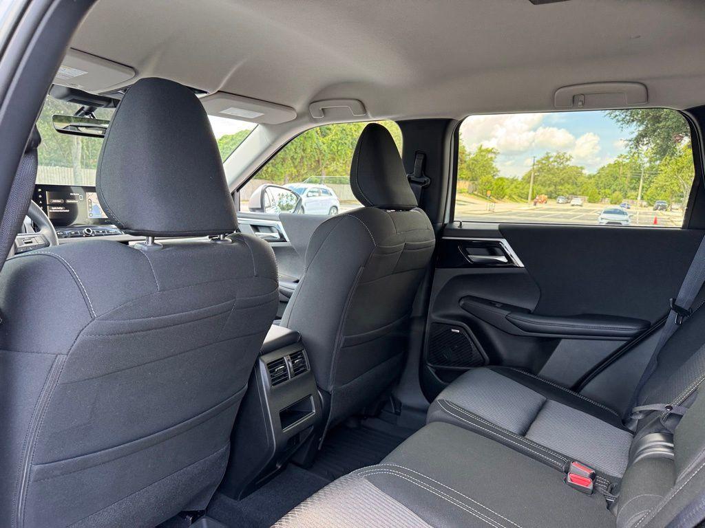 new 2025 Mitsubishi Outlander car, priced at $32,235