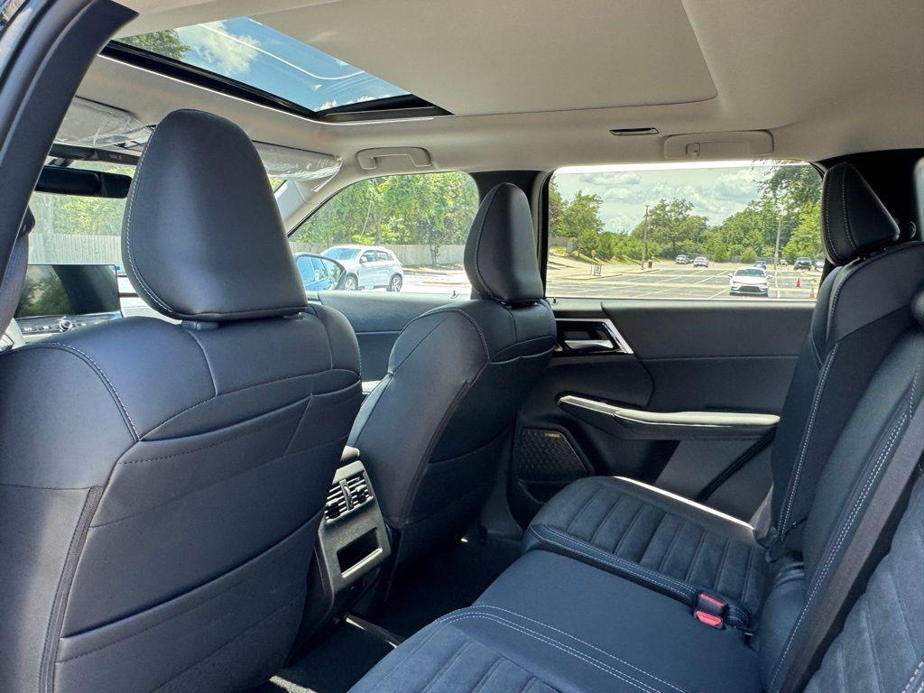 new 2025 Mitsubishi Outlander car, priced at $38,295