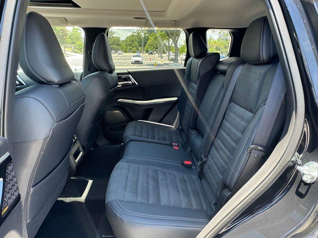 new 2025 Mitsubishi Outlander car, priced at $38,295