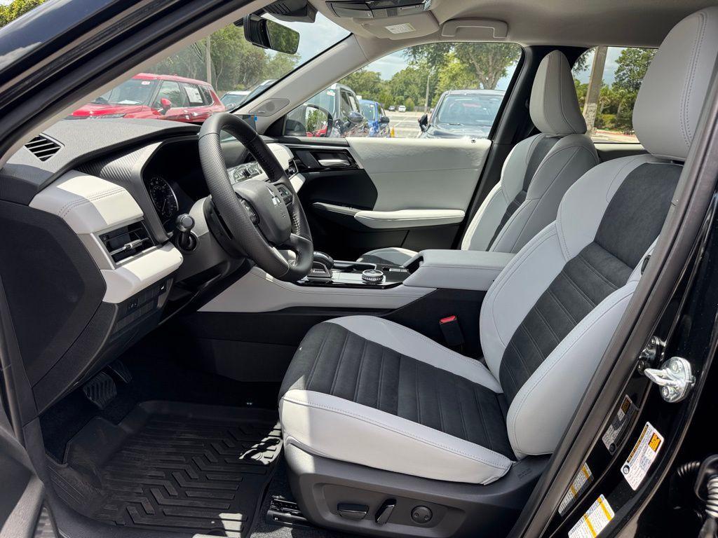 new 2025 Mitsubishi Outlander car, priced at $36,700