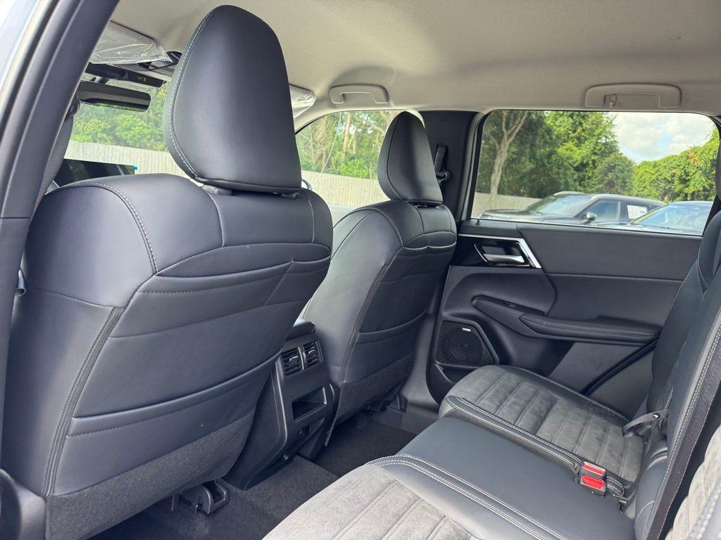 new 2025 Mitsubishi Outlander car, priced at $36,105