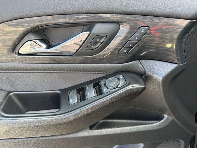 used 2022 Chevrolet Traverse car, priced at $37,200