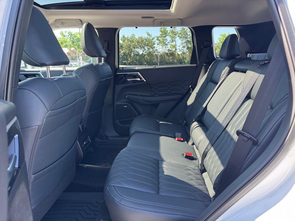 new 2025 Mitsubishi Outlander car, priced at $40,395