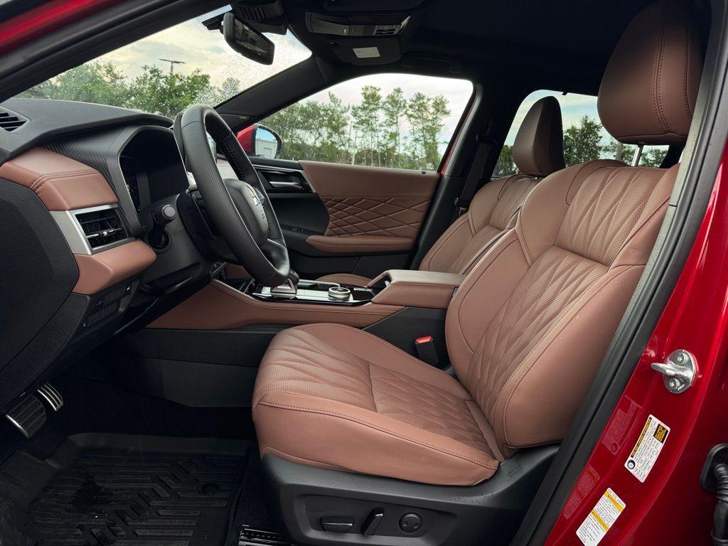 new 2025 Mitsubishi Outlander car, priced at $43,845