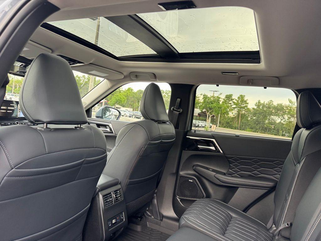 new 2025 Mitsubishi Outlander car, priced at $40,195