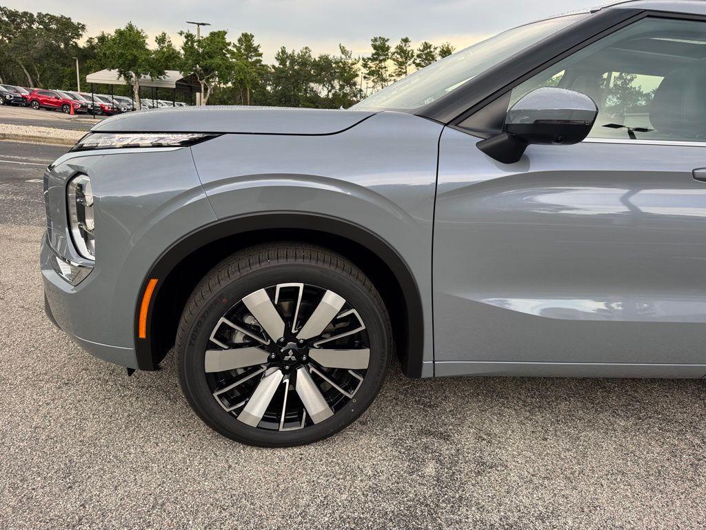 new 2025 Mitsubishi Outlander car, priced at $40,195