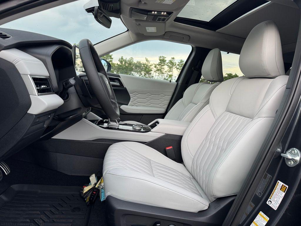 new 2025 Mitsubishi Outlander car, priced at $39,800