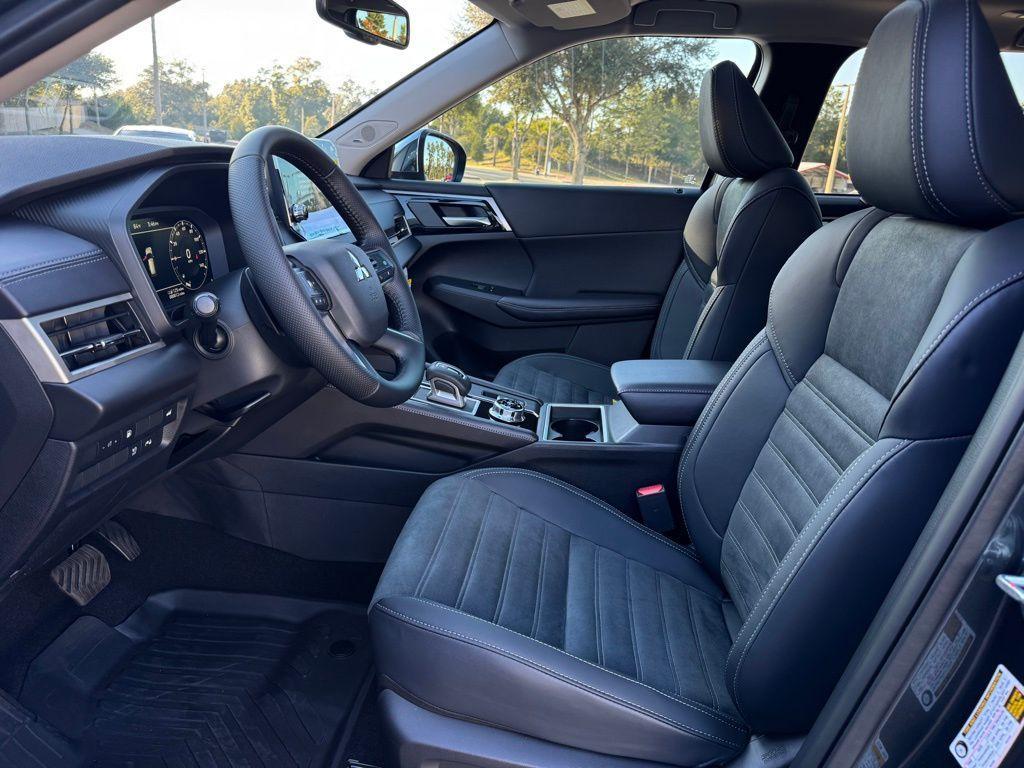 new 2025 Mitsubishi Outlander PHEV car