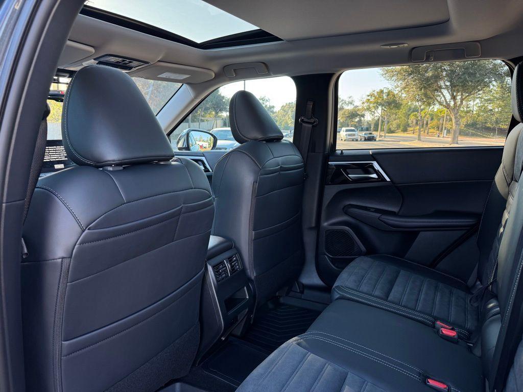 new 2025 Mitsubishi Outlander PHEV car