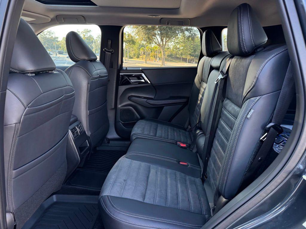 new 2025 Mitsubishi Outlander PHEV car