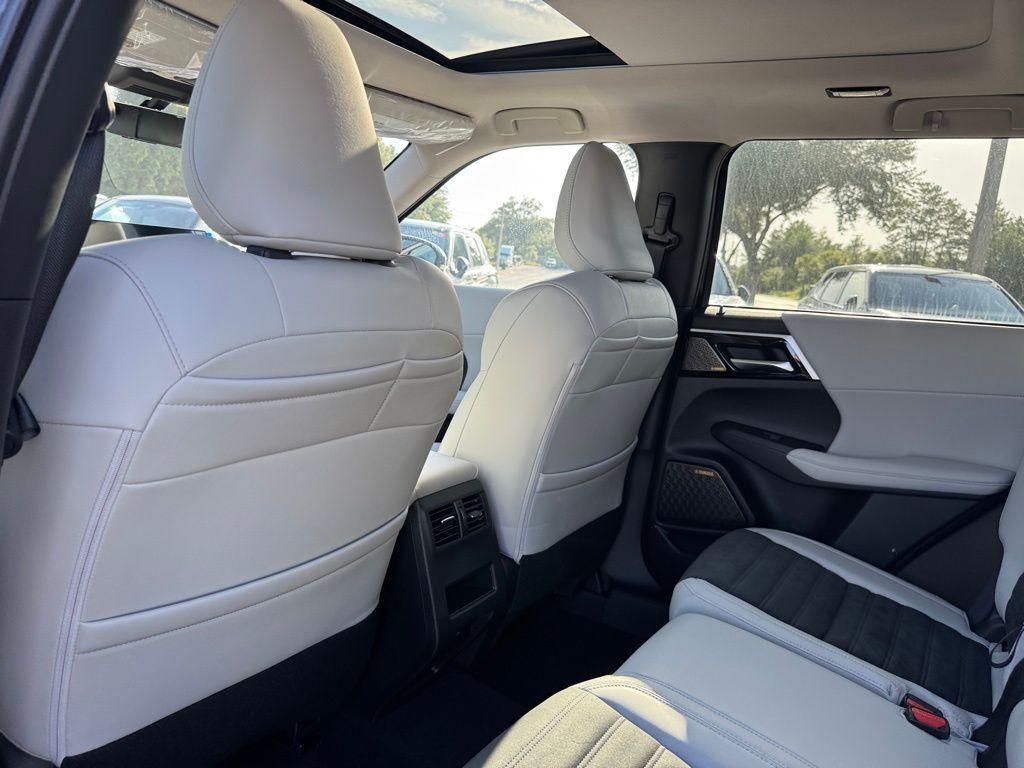 new 2025 Mitsubishi Outlander car, priced at $38,295