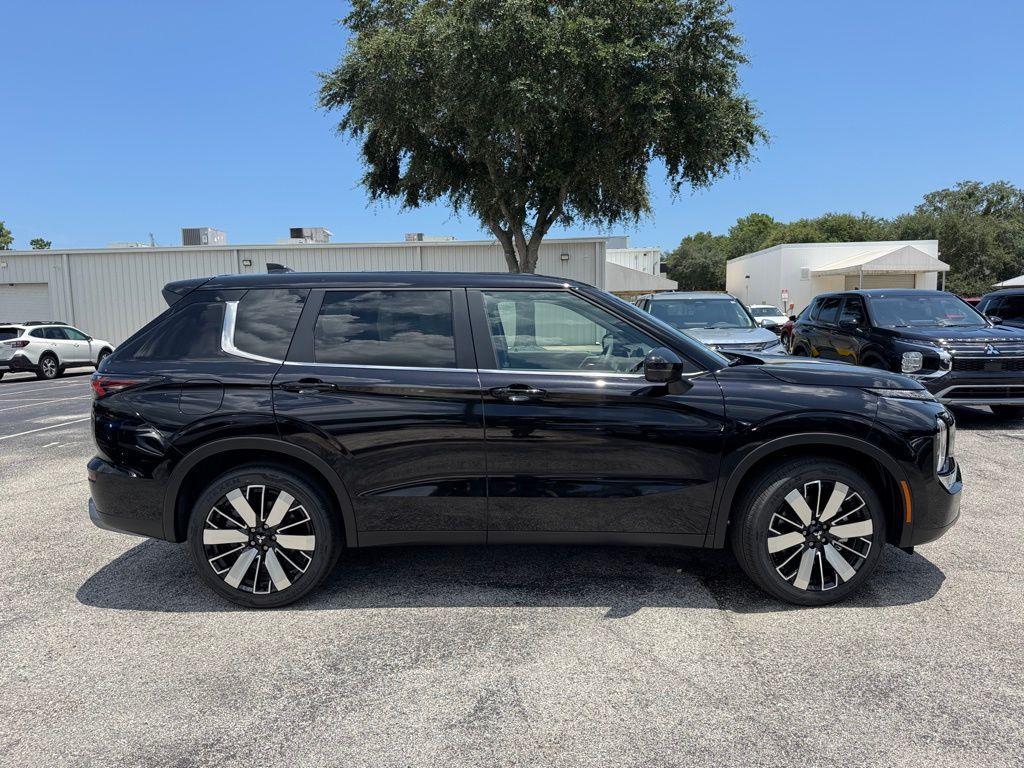new 2025 Mitsubishi Outlander car, priced at $39,305