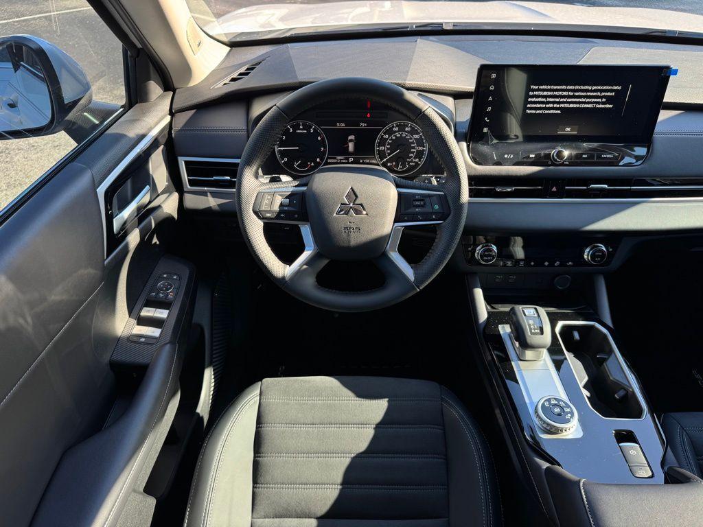 new 2025 Mitsubishi Outlander car