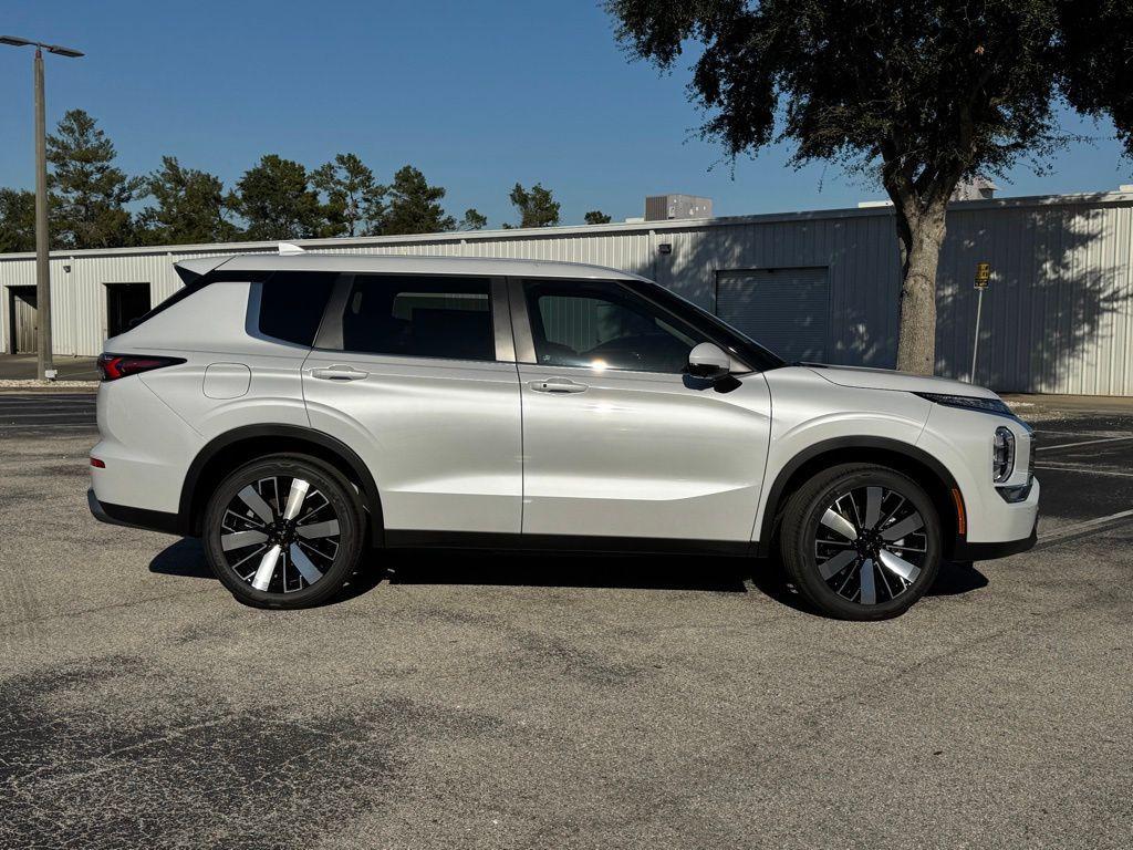 new 2025 Mitsubishi Outlander car