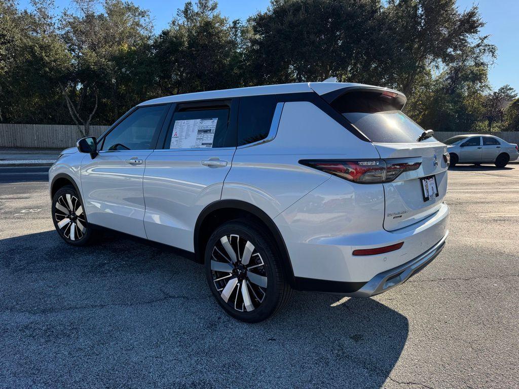 new 2025 Mitsubishi Outlander car