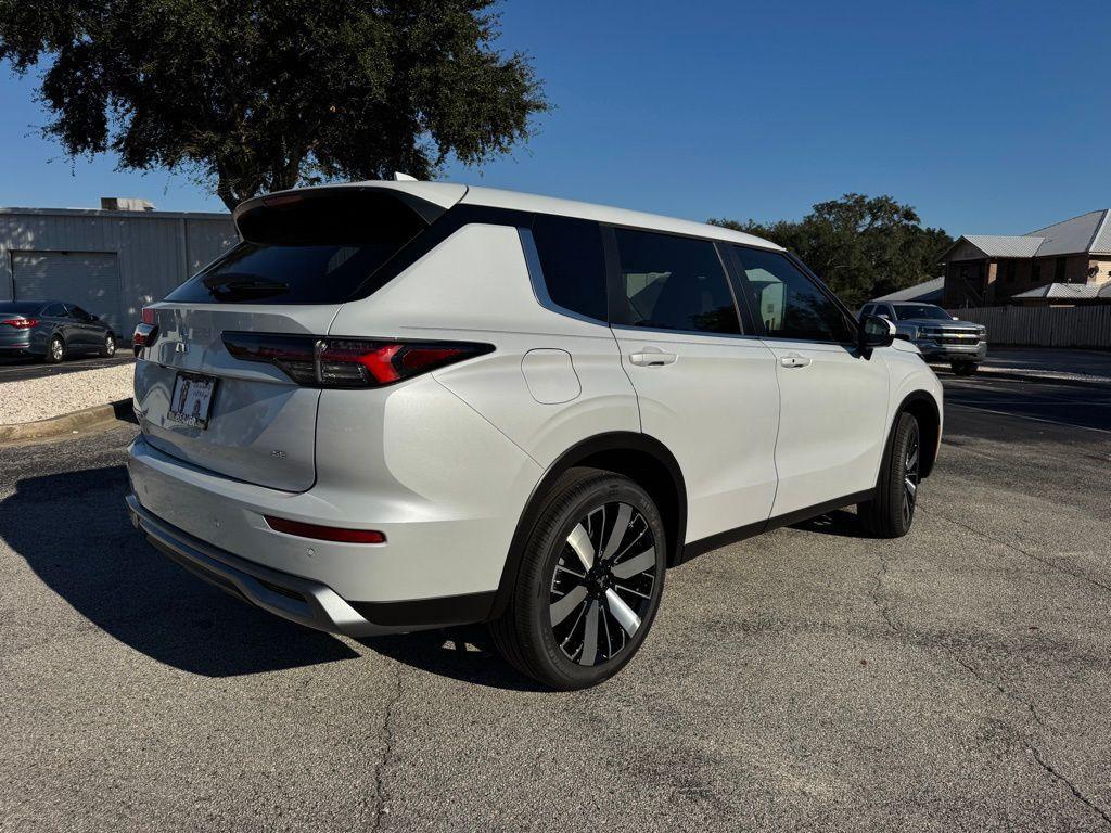new 2025 Mitsubishi Outlander car