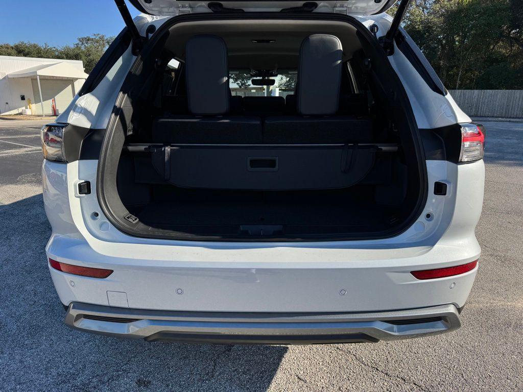 new 2025 Mitsubishi Outlander car