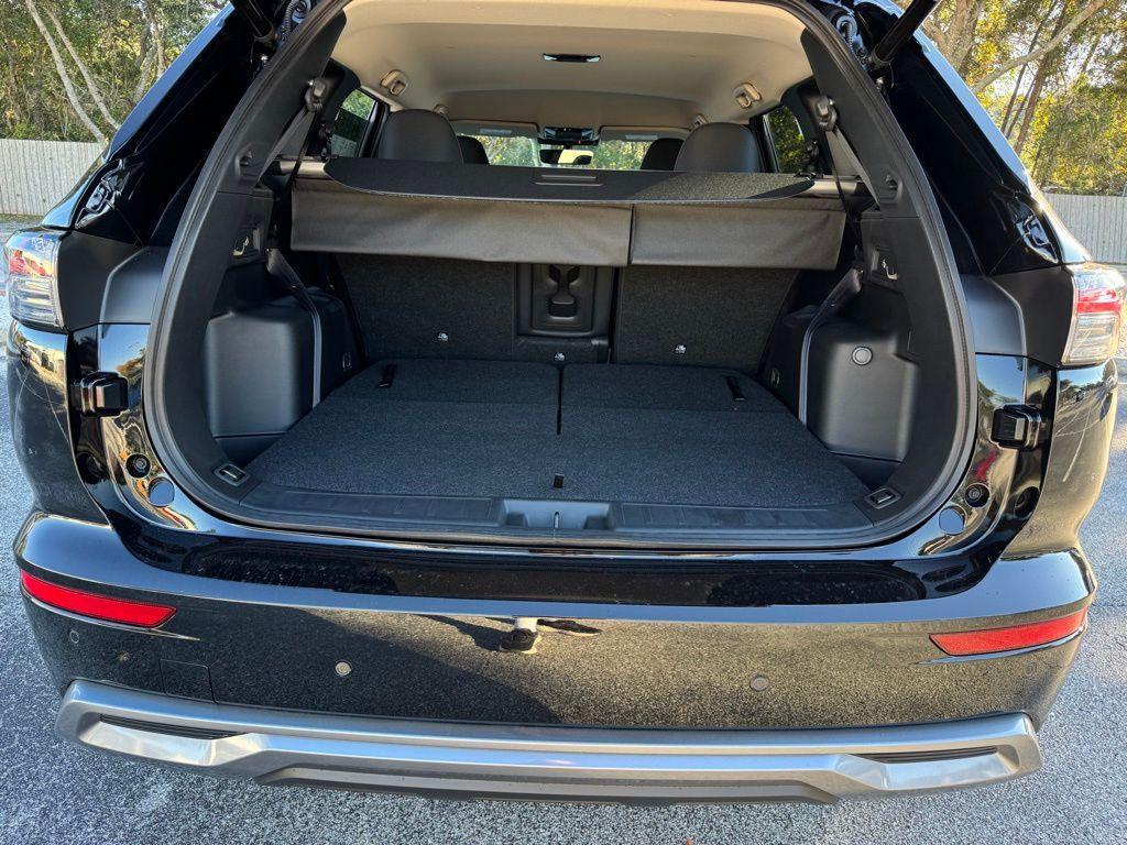 new 2025 Mitsubishi Outlander car