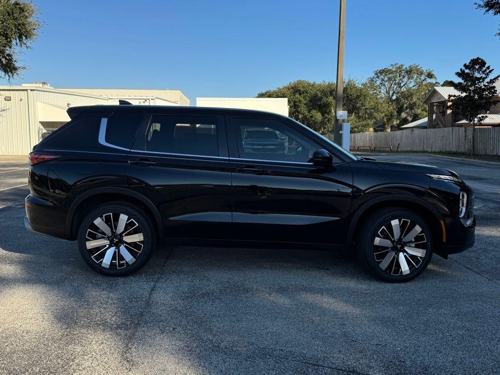 new 2025 Mitsubishi Outlander car