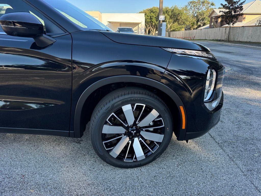 new 2025 Mitsubishi Outlander car