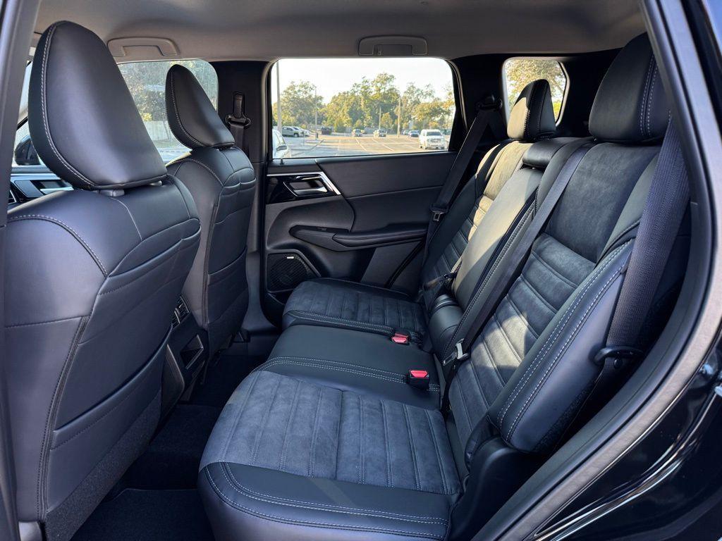 new 2025 Mitsubishi Outlander car